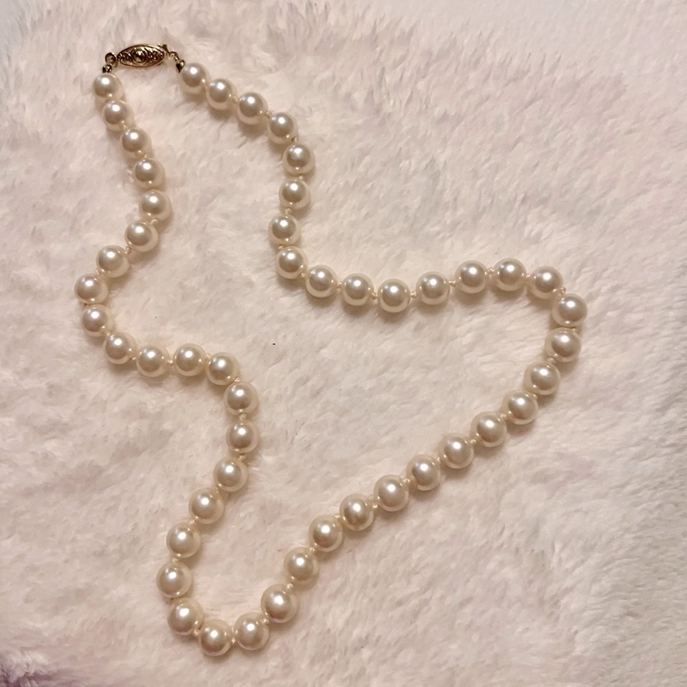 Large Vintage 8mm Simulated Glass Pearls - Picture 5 of 6